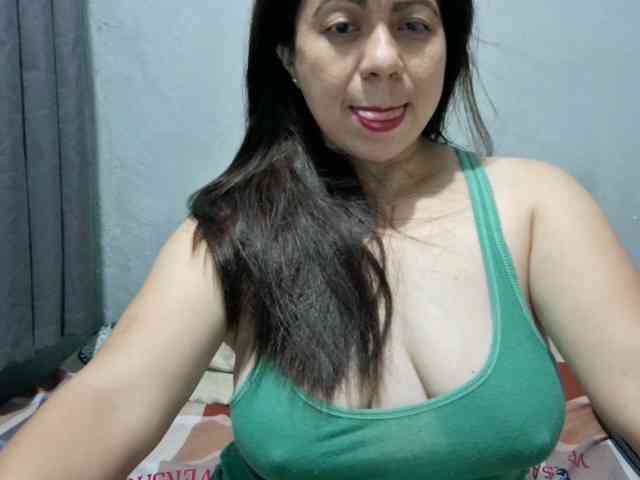 Scarletteb webcam