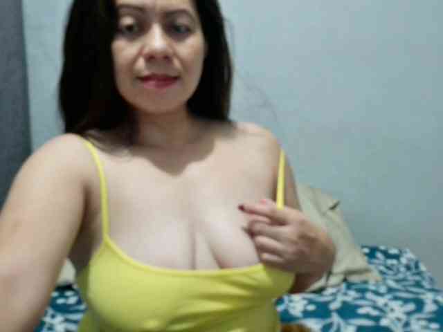Scarletteb webcam