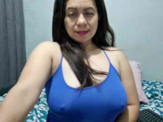 Scarletteb webcam