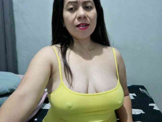 Scarletteb webcam