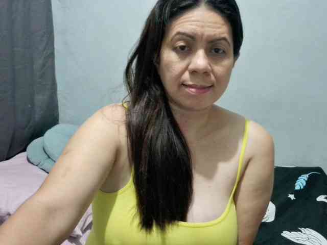 Scarletteb webcam
