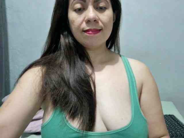 Scarletteb webcam