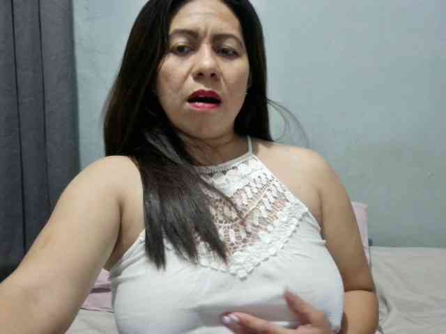 Scarletteb webcam