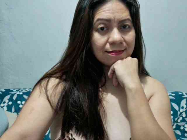 Scarletteb webcam