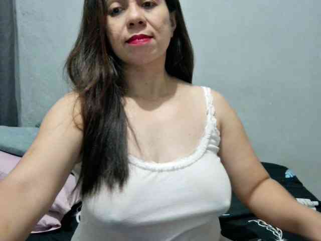 Scarletteb webcam