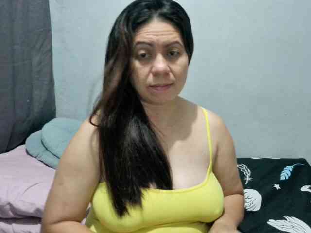 Scarletteb webcam