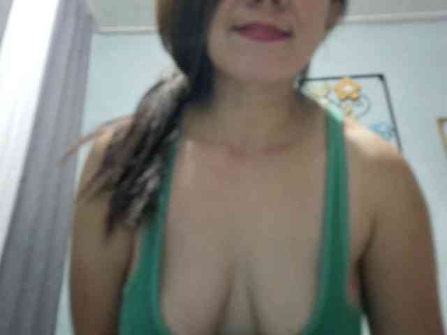 Scarletteb webcam