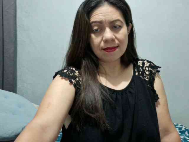 Scarletteb webcam