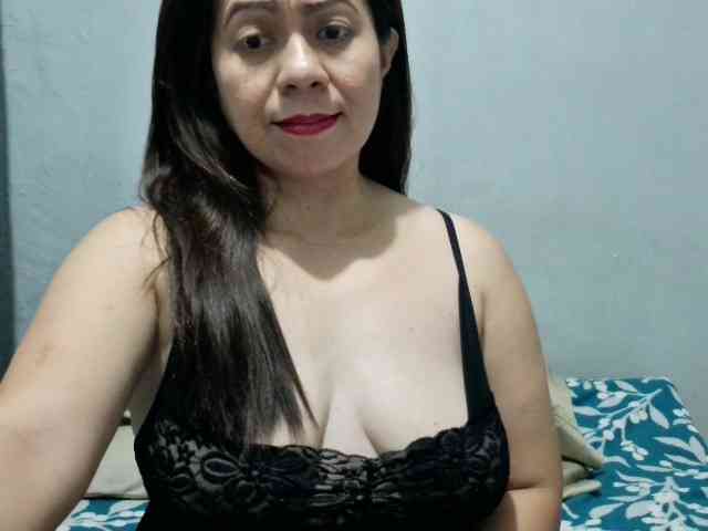 Scarletteb webcam