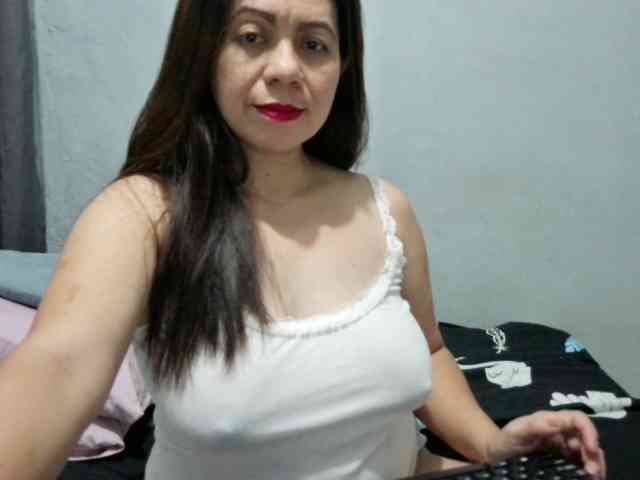 Scarletteb webcam