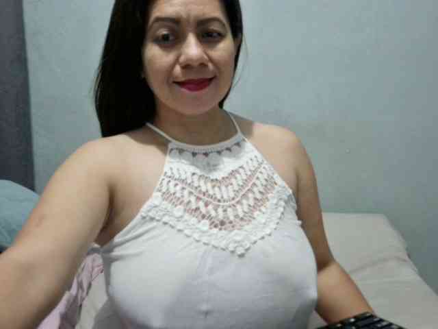 Scarletteb webcam