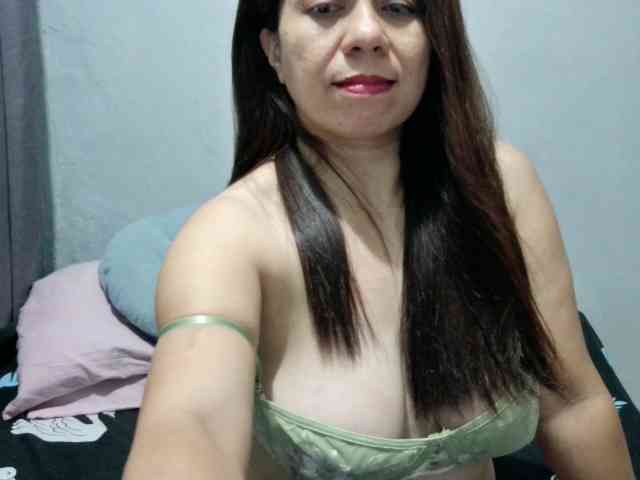 Scarletteb webcam
