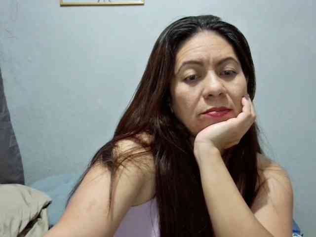 Scarletteb webcam