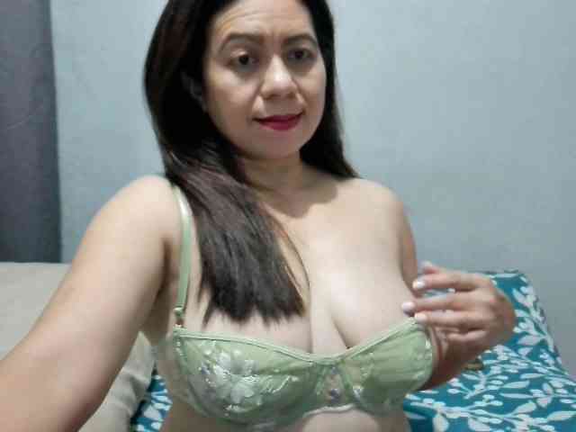 Scarletteb webcam