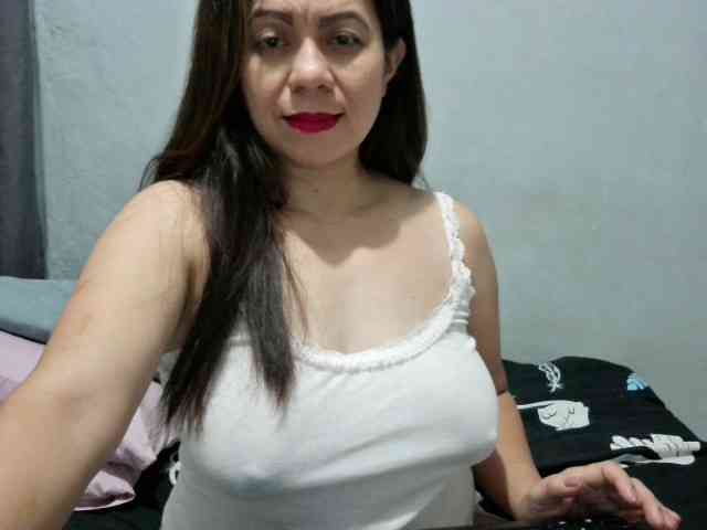 Scarletteb webcam
