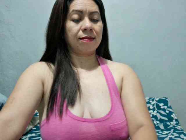 Scarletteb webcam