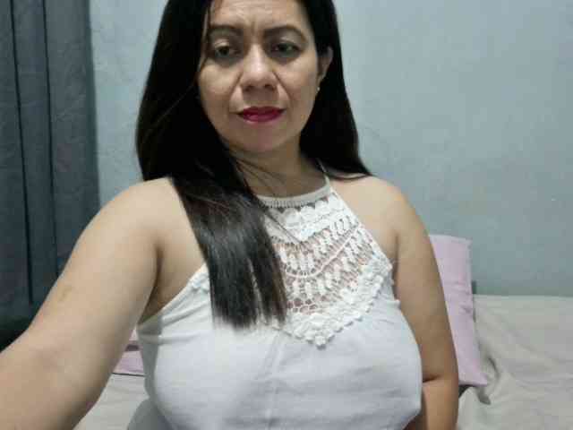 Scarletteb webcam