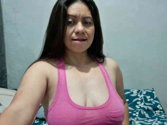Scarletteb webcam