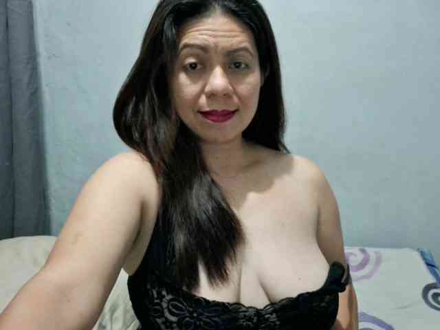 Scarletteb webcam
