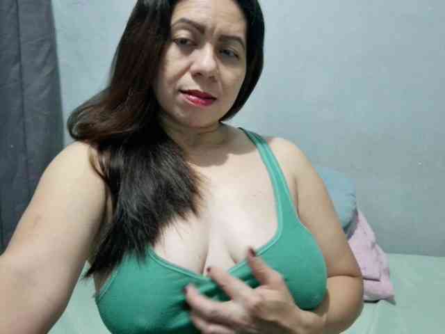 Scarletteb webcam