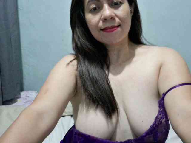 Scarletteb webcam