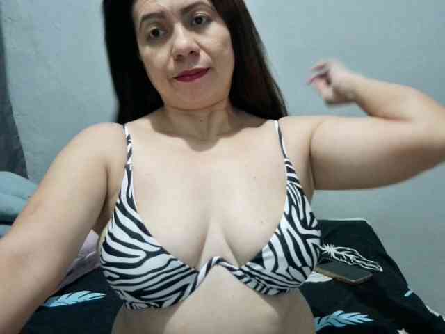 Scarletteb webcam