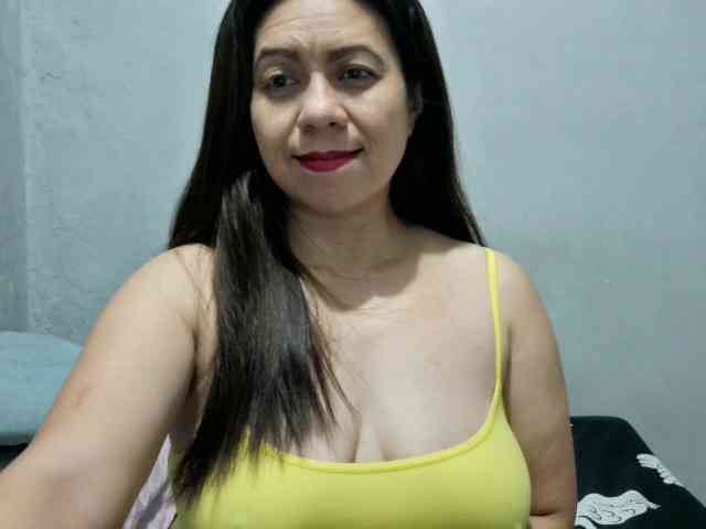 Scarletteb webcam