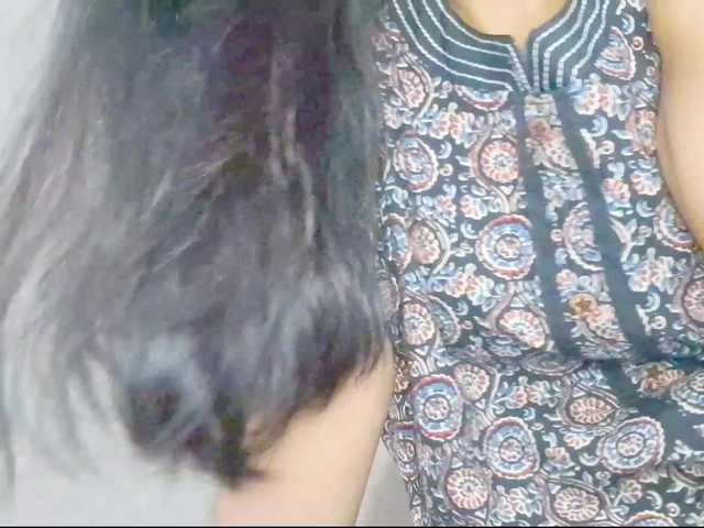 Nidhilove live cam on BongaCams