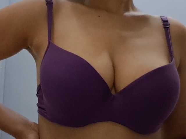 Nidhilove live cam on BongaCams