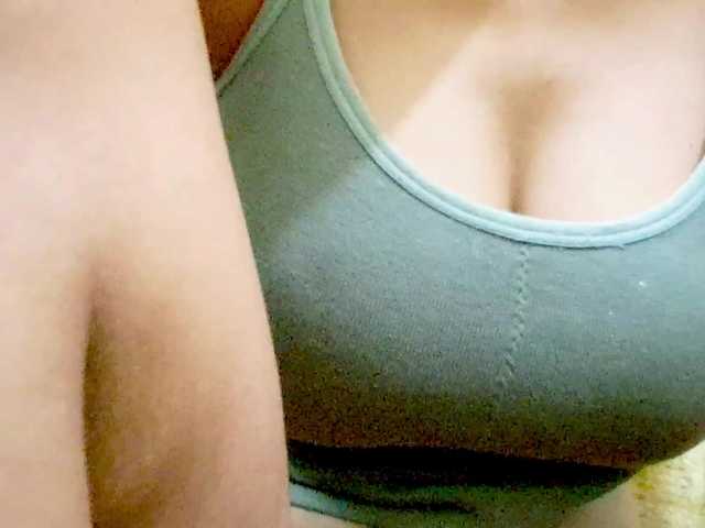 Nidhilove's BongaCams show and profile