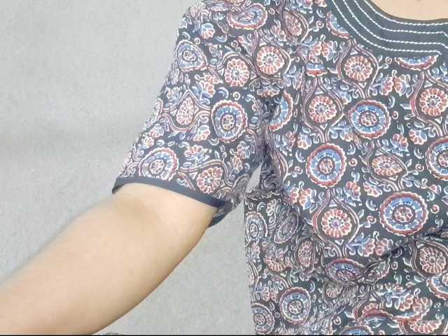 Nidhilove live cam on BongaCams