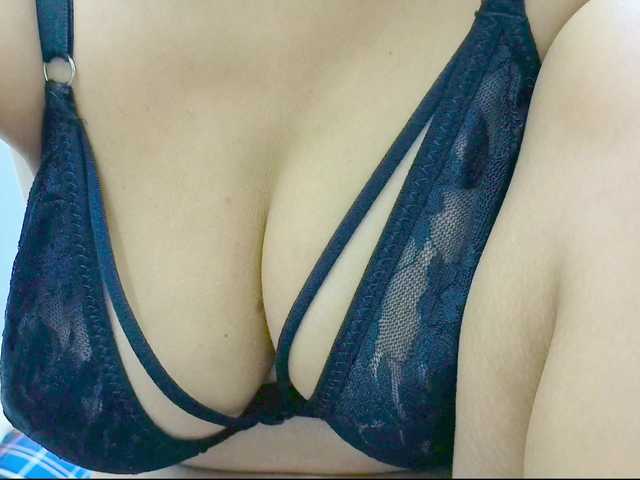 Nidhilove live cam on BongaCams