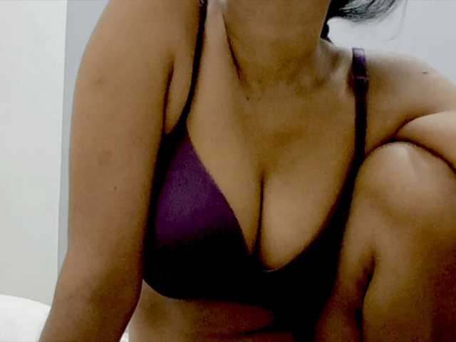 Nidhilove live cam on BongaCams