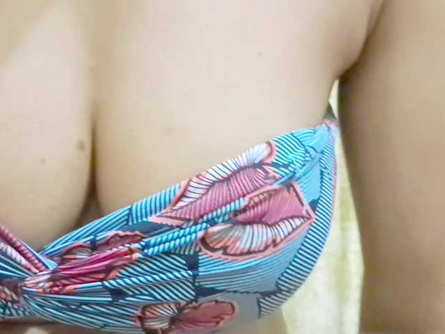 Nidhilove live cam on BongaCams