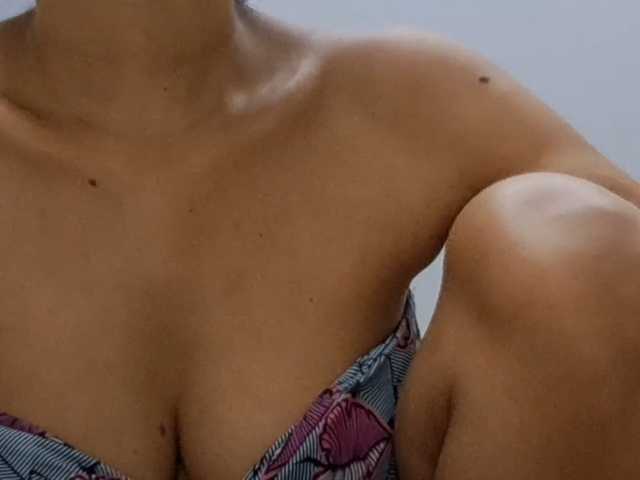 Nidhilove live cam on BongaCams