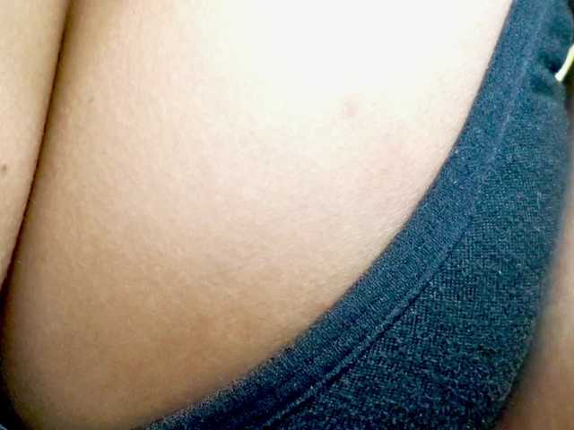 Nidhilove's BongaCams show and profile