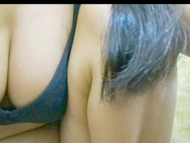 Nidhilove live cam on BongaCams