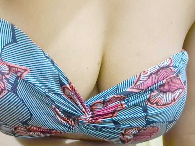 Nidhilove live cam on BongaCams