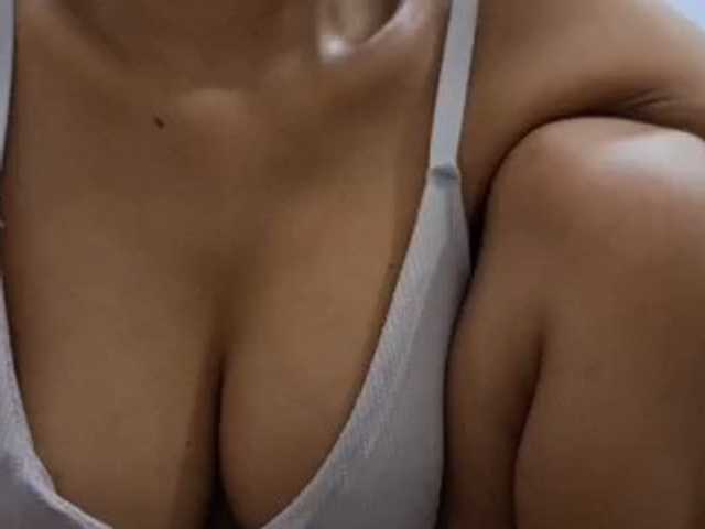 Nidhilove live cam on BongaCams