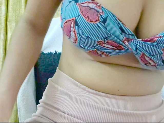 Nidhilove live cam on BongaCams