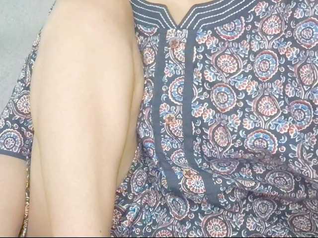 Nidhilove live cam on BongaCams
