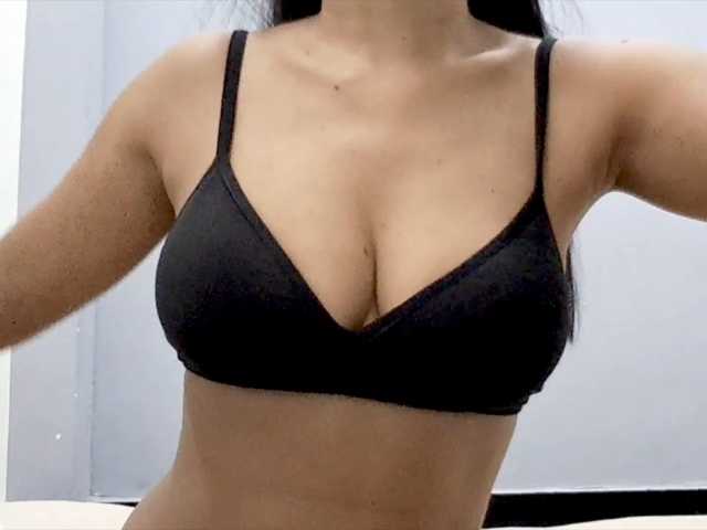 Nidhilove live cam on BongaCams