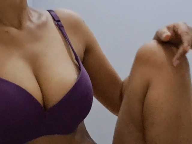 Nidhilove live cam preview