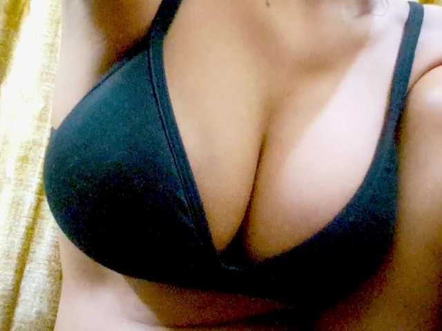 Nidhilove's BongaCams show and profile