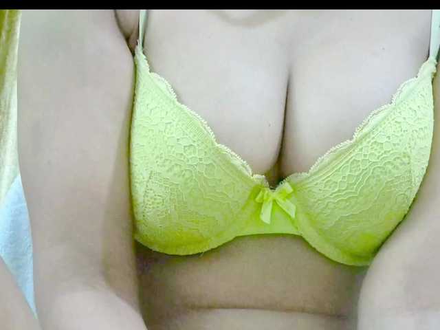 Nidhilove live cam on BongaCams
