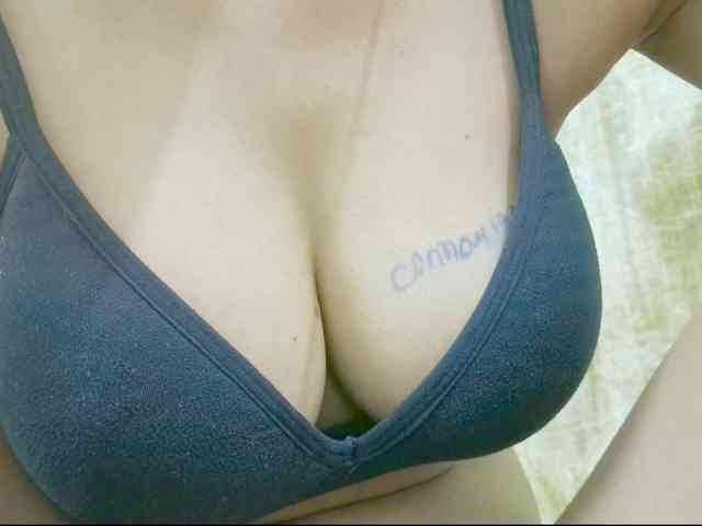 Nidhilove webcam