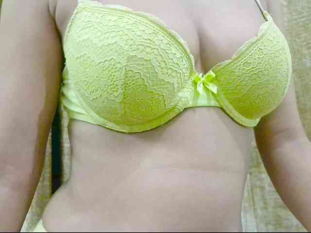Nidhilove webcam