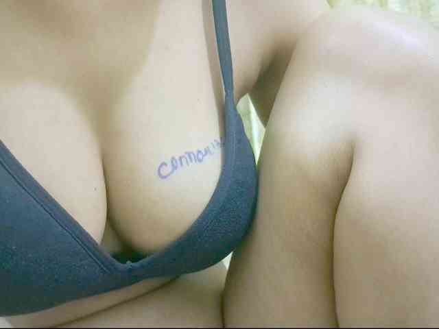 Nidhilove webcam