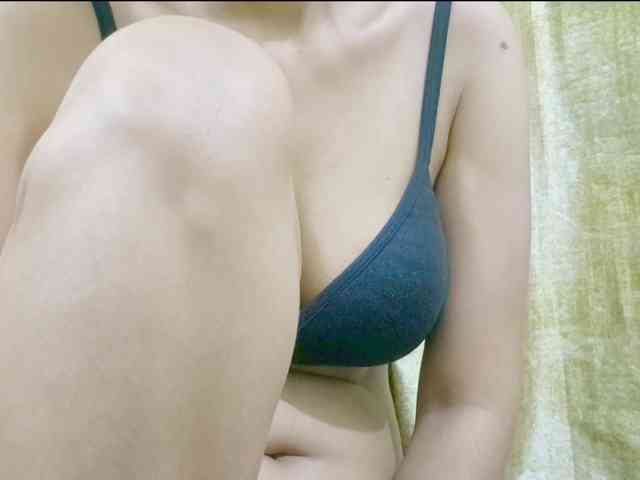 Nidhilove webcam