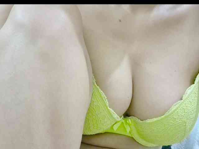 Nidhilove webcam